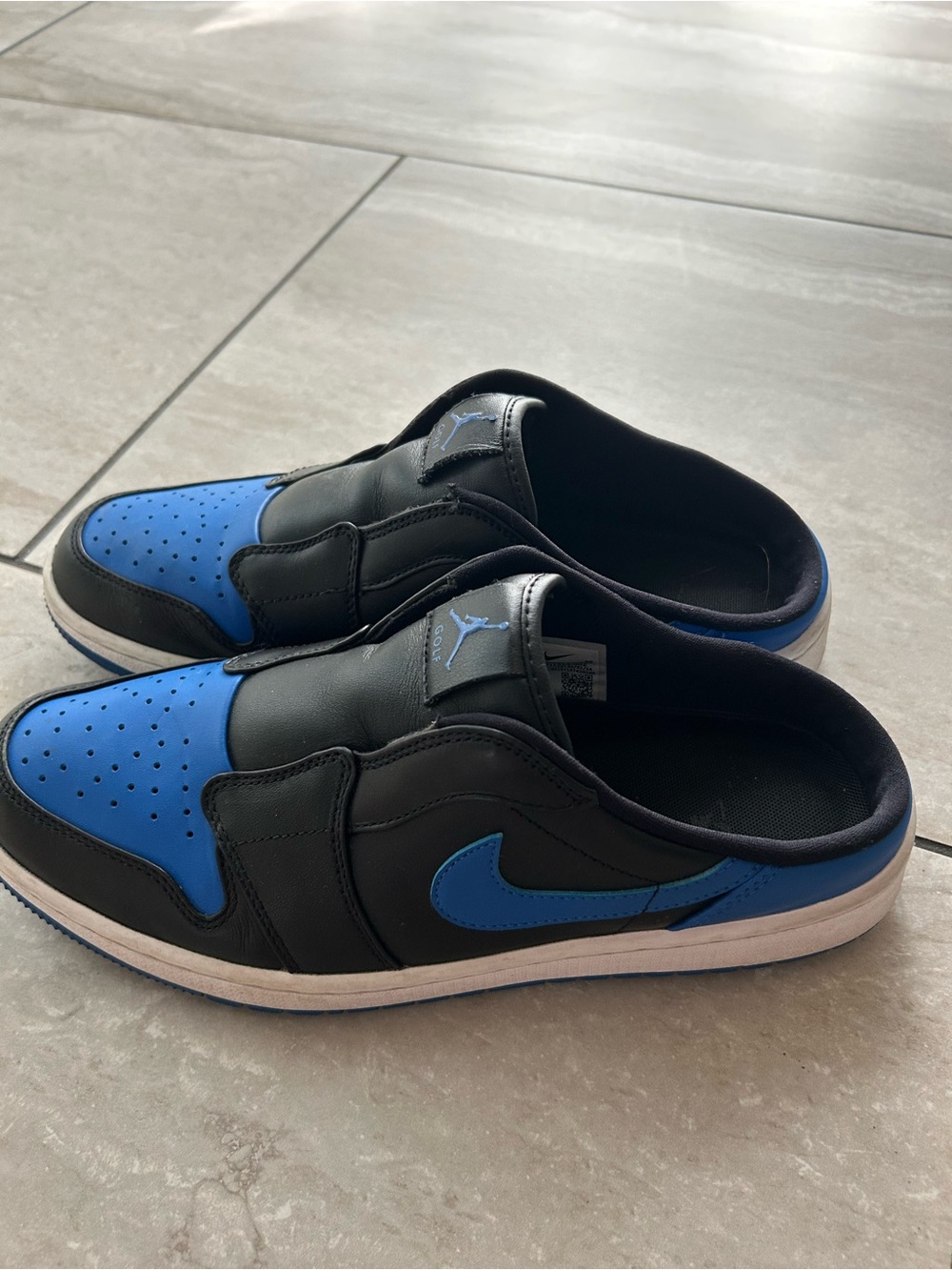 Nike Slip-On Low Sneakers in Black and Blue